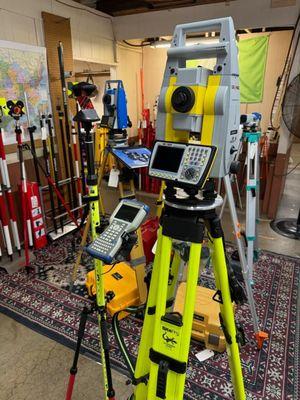 GeoMax Zoom90 Robotic Total Station with Carlson Surveyor 2 Data Collector bundle kit