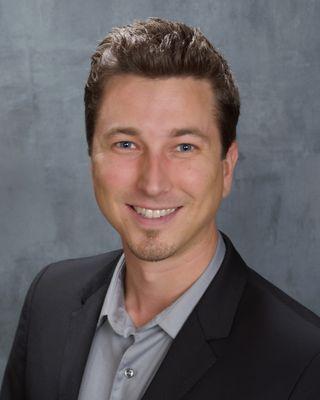 Farmers Insurance - Leo Light