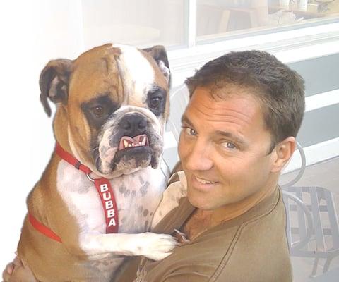 Bubba & Robert Chillin' outside the coffee shop.