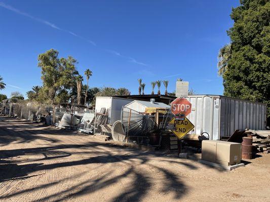 Beautiful date trees on left, but no employees, or display of dates... it's a dead end road...
