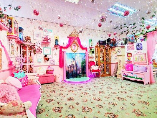 Olivia's Dollhouse Tea Room