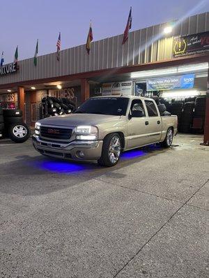 La Reforma Tire Shop