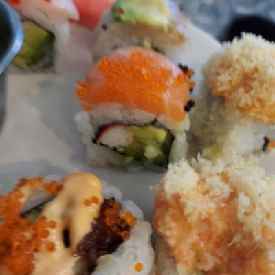 More avocado that fish in the roll
That orange blob with the crispy stuff on top is a heaping teaspoon of mayo