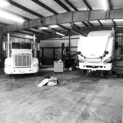Truck repair www.superiorfleetsolutions.com