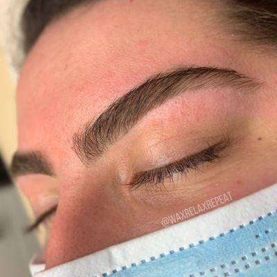 Eyebrow shaping with fill in