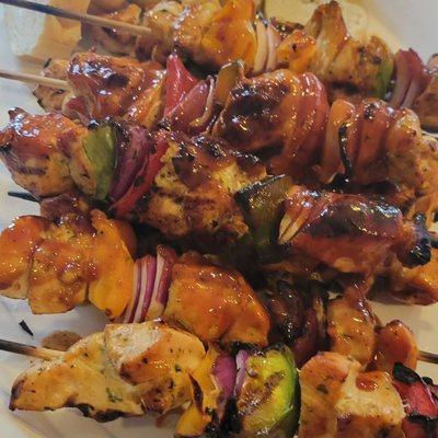 Pinchos de Pollo con Salsa BBQ de Guayaba / Chicken Kabobs with Guava BBQ Sauce