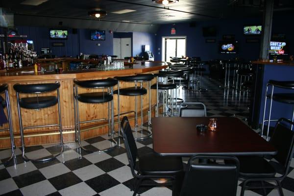 A nice view of the huge bar.