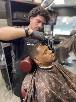 No 1 Celebrity Barbershop