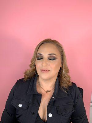 A smokey eye look.