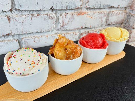 VANILLA
APPLE PIE SUNDAE
STRAWBERRY SORBET
CAKE BATTER