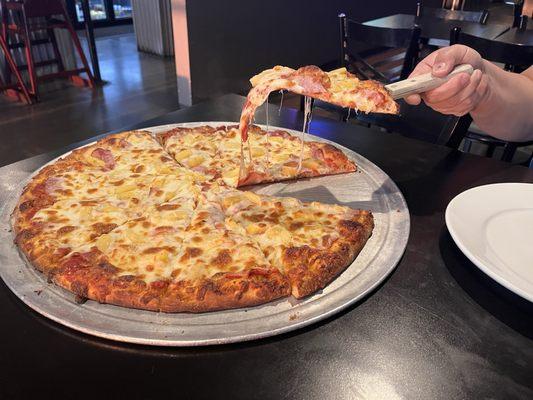 Large Hawaiian Pizza