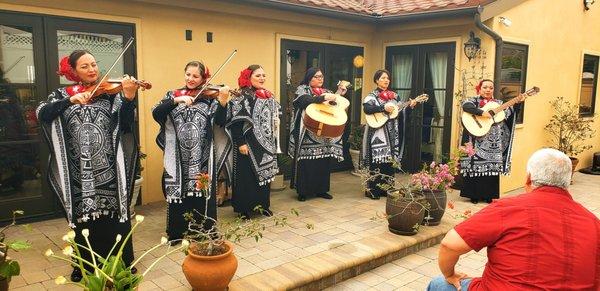 Mariachi Lindas Mexicanas