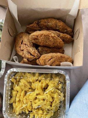 Vegan fried chicken and macaroni