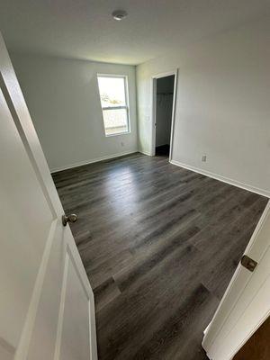 Vinyl flooring 6.5mm 22mil wear layer slate color from Permshield installed