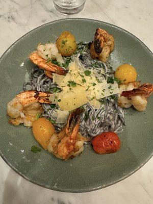 Garlic seared prawn pasta