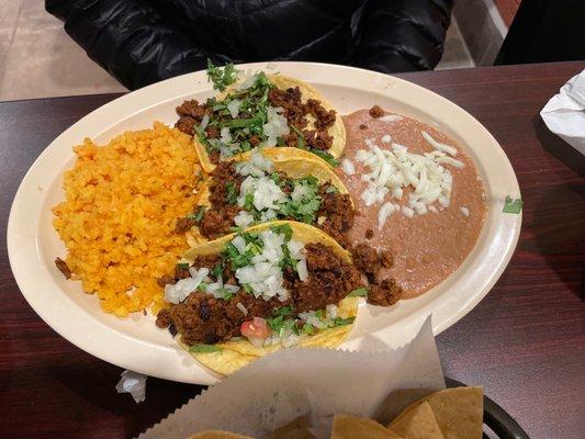 Taco platter with chorizo tacos