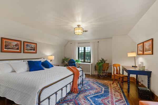 The Bird Sanctuary room, large king room with river view.