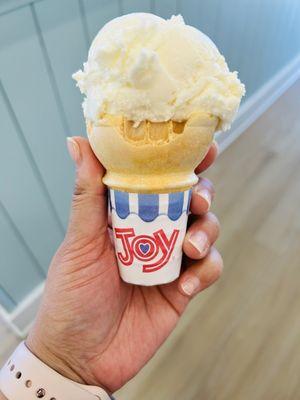Honey vanilla on cake cone