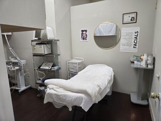 Mayte's Hair Salon renta espasio para estilista con lisecia y su clientela disponibles 713) 815-1412