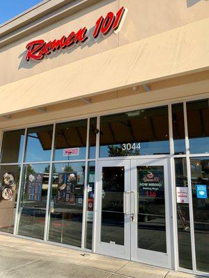 soup noodles, Hawaiian BBQ & rice bowls NorCal chain | note that the sign said hiring starting at $16/hr as of May '22
