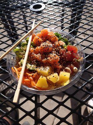 Sunny day . I like poke bowl.