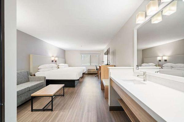 Double Queen Guestroom BWLO