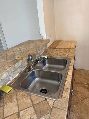 Dbl sink, serving bar, cutting board counter top