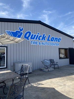 Quick Lane Tire & Auto Center at Phil Waterford's Manteca Ford