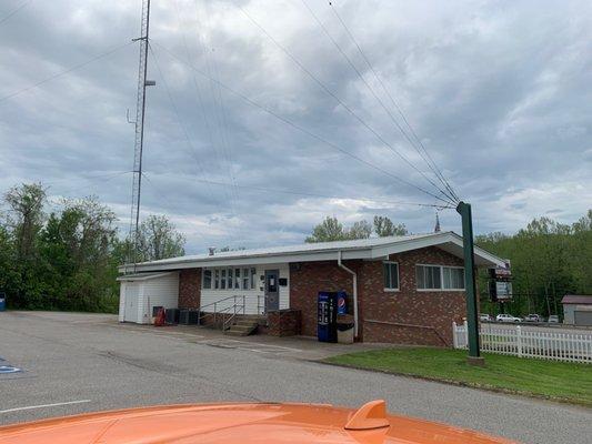 Monday through Friday till 4 pm is when you can contact the police otherwise its gotta b an emergency