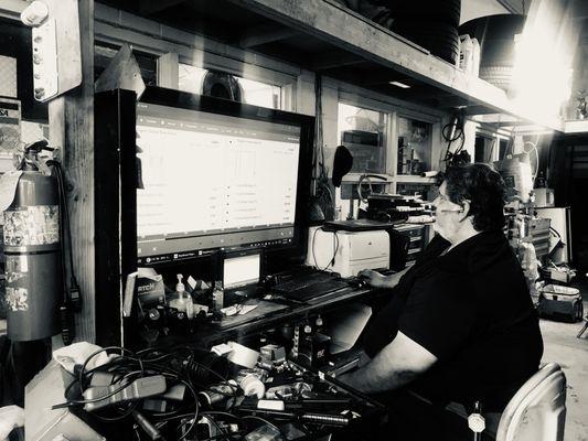 RUNNING DIAGNOSTICS ON CHARGER TO ENSURE HIGHEST OPTIMAL PERFORMANCE.