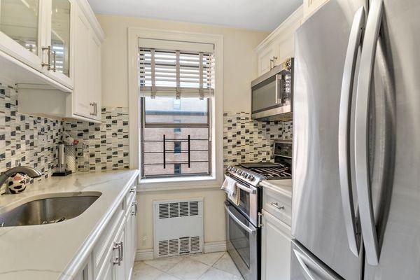 Lux Services International Realty