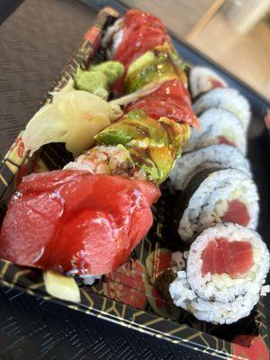 Tuna too roll on left and regular tuna roll On right.