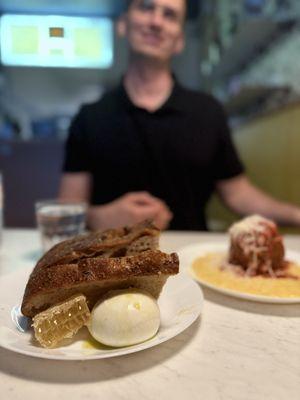 Focaccia burrata & honey + meatballs