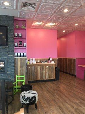 Stocked with real cinnamon and nutmeg you grind yourself.