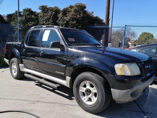 FORD EXPLORER BARATA !!! 160 W San Ysidro Blvd aún lado de los bomberos en San Ysidro