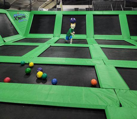 Hoopla's Xtreme