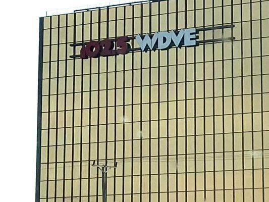 WDVE 102.5 FM