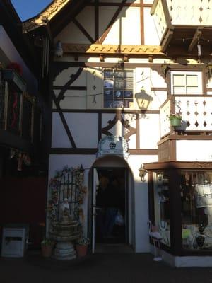 Unique Import Outlet