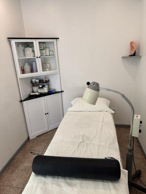 Treatment room for acupuncture, cupping, massage and guasa.