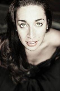 Solmaaz Adeli, Operasinger