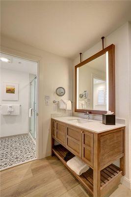 Guest room bath