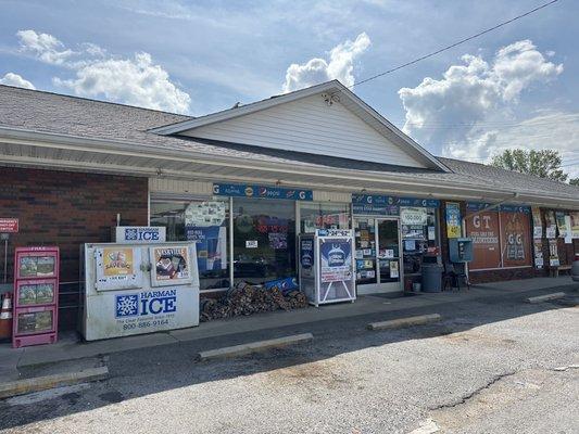 White Star Market - Good food quick.