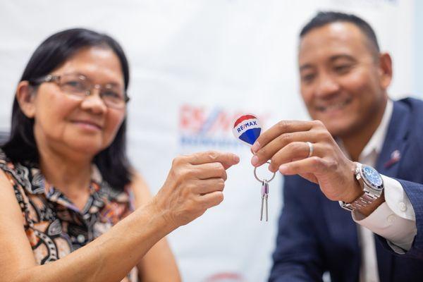 Mark Cabrera-RE/MAX REINVENTED