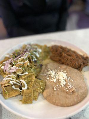 Chilaquiles with birria (green)