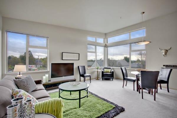 425 23rd Avenue S - Pending (Received 8 Offers) A 2 bed/1.75 bath condo, 1,040 sq ft condo in the CD. Stay tuned to see what it sold for!