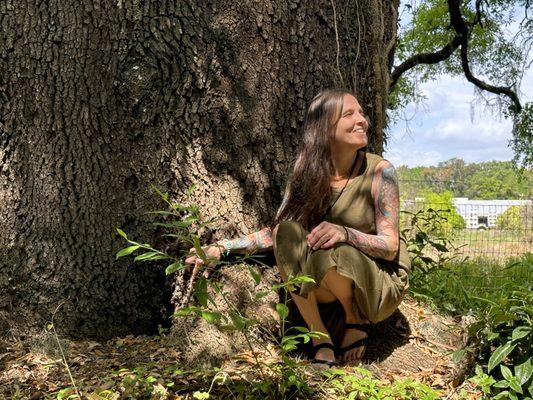 Shaena ;) .. in Florida with a very large and beautiful tree.