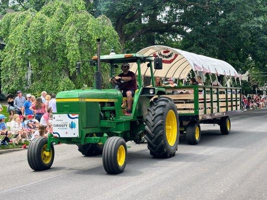 Deere 4230 in Parade