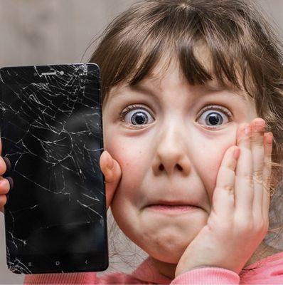 Did your kids break their phone or yours ? Send us a message now to book an appointment to set up a repair !