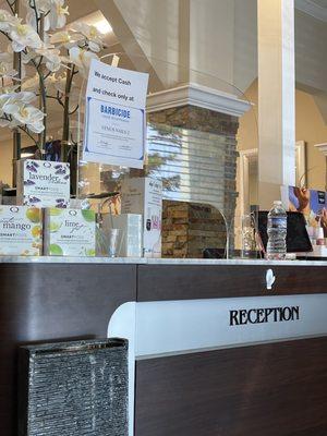 Notice of cash only policy when you check in