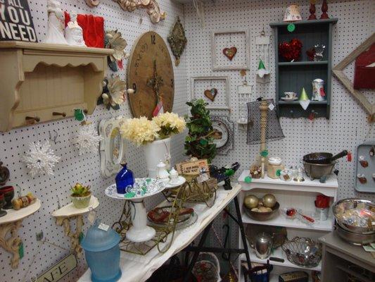 Lakeview Antiques & Collectables
